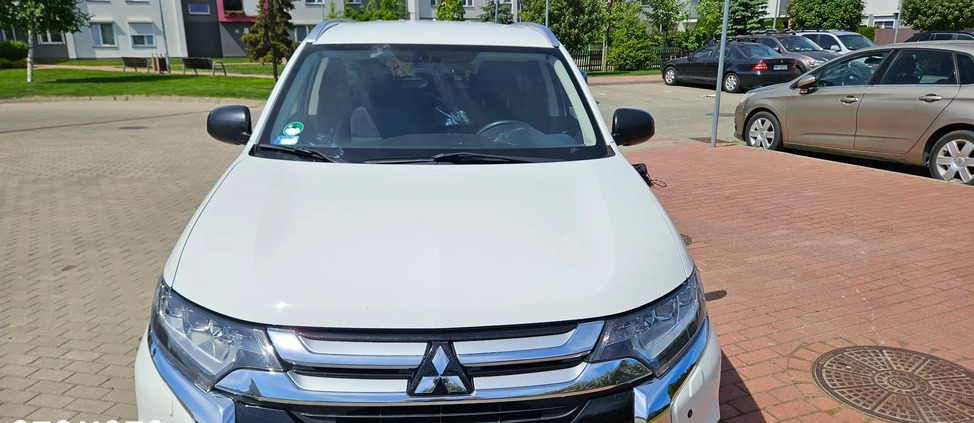 Mitsubishi Outlander cena 63960 przebieg: 178000, rok produkcji 2017 z Warszawa małe 106